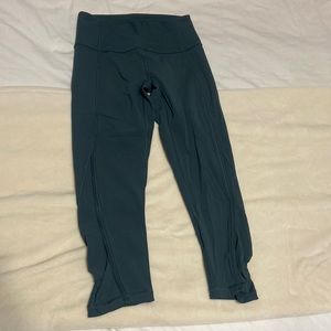 Lululemon capri leggings green size 6 with ruche  leg detail